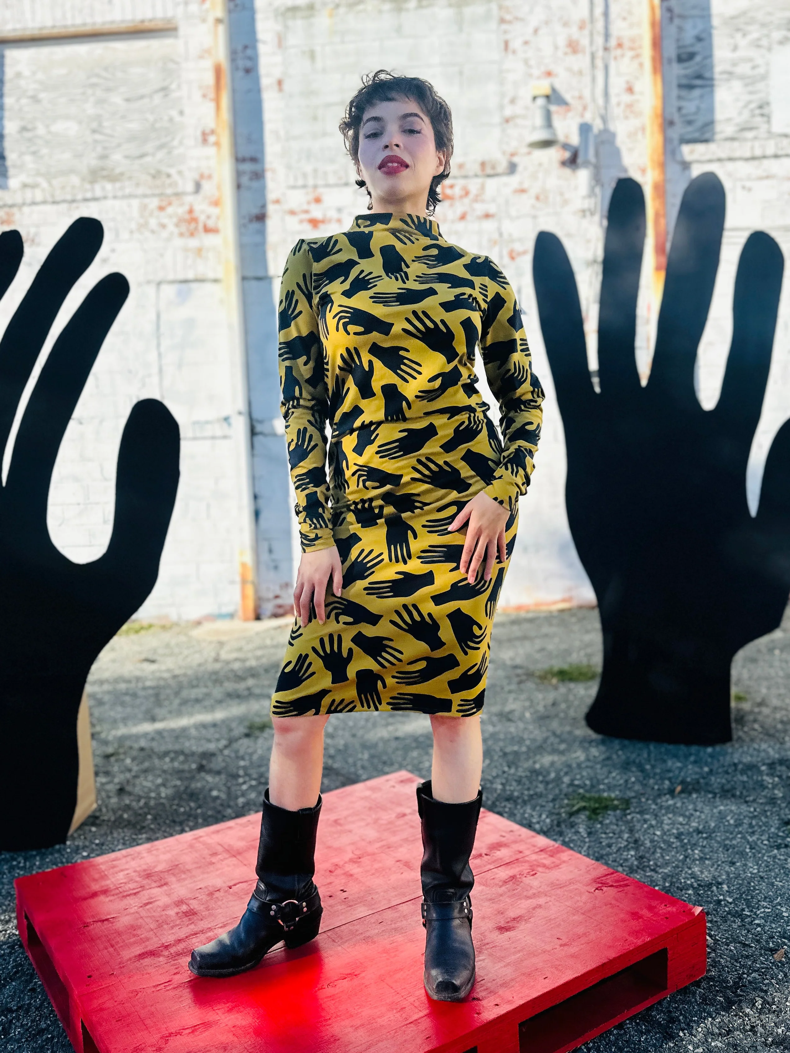 Demi Hands - Image 4