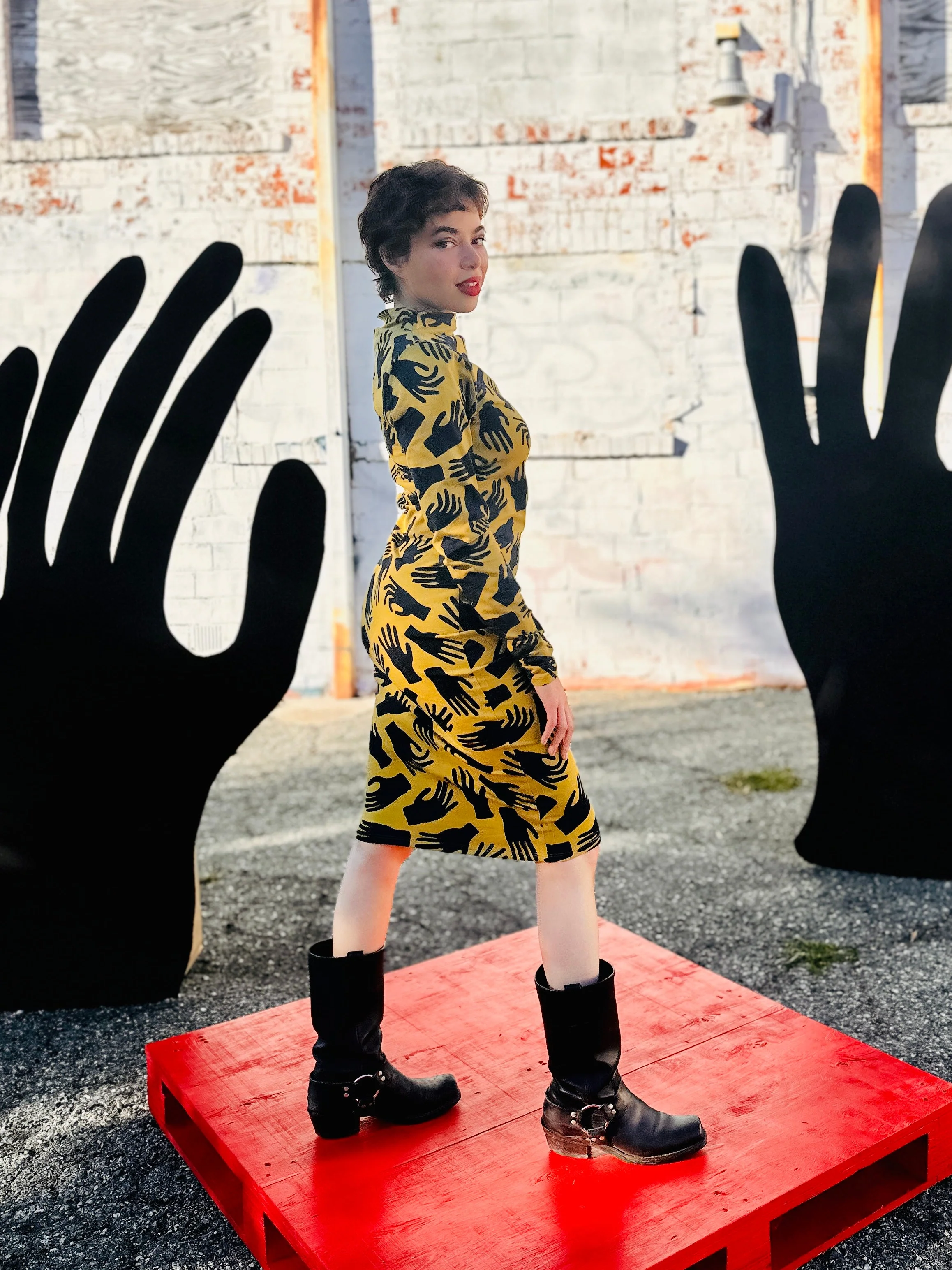 Demi Hands - Image 6