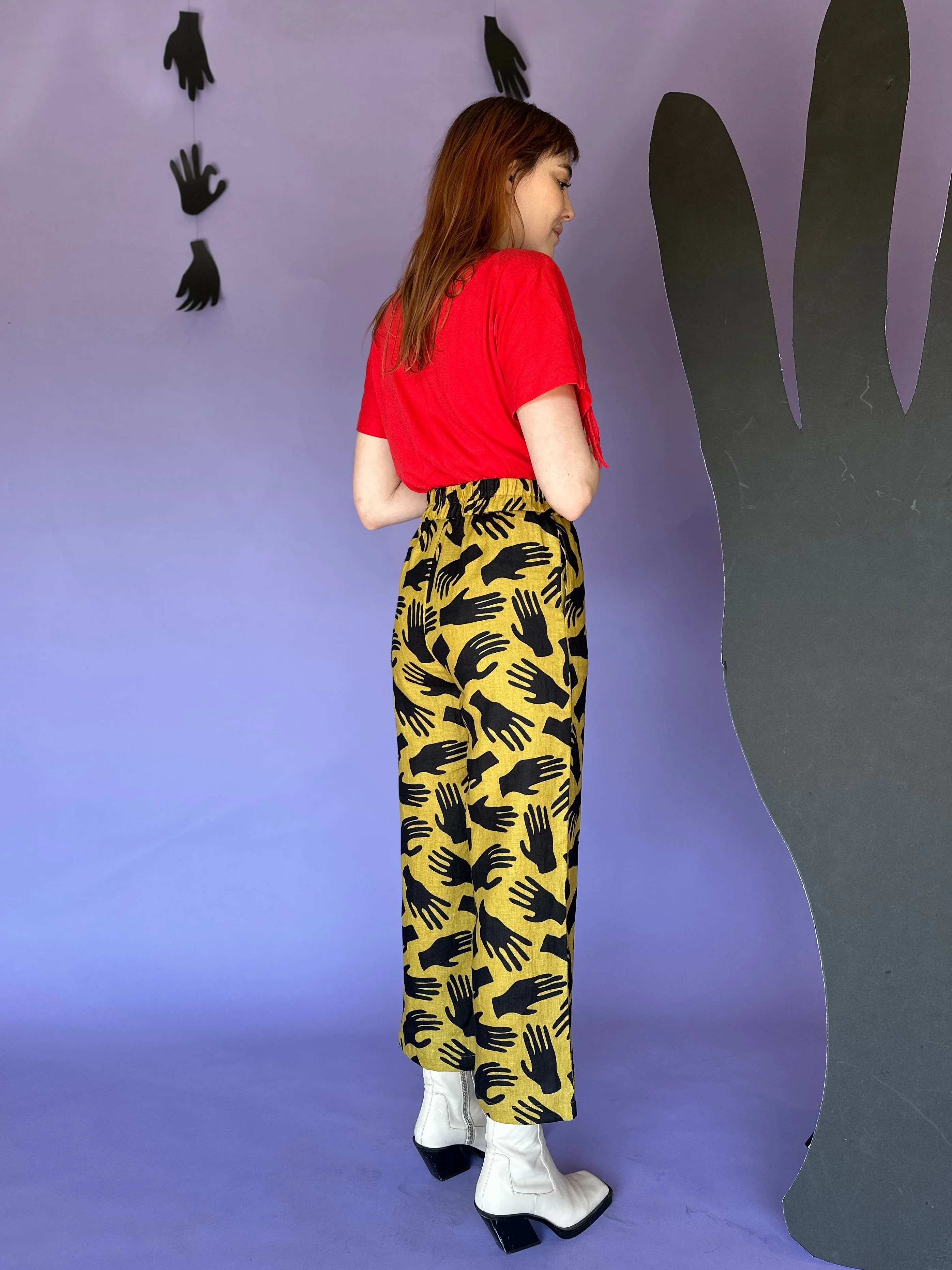 Linen Catalina Pant Hands - Image 3