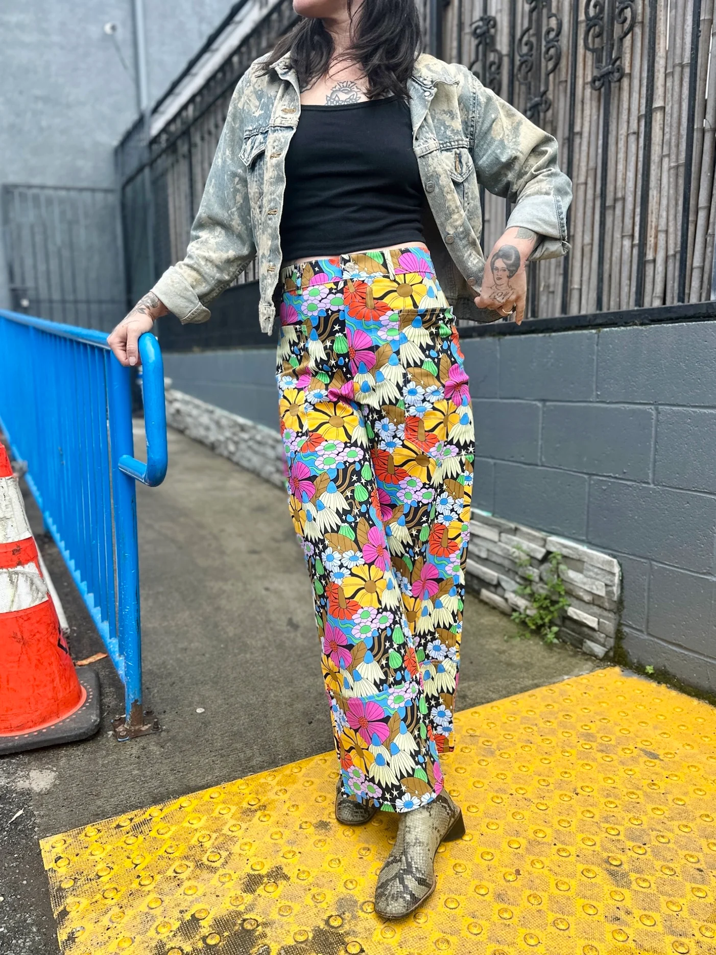 Skater Pant Cosmic Floral - Image 5