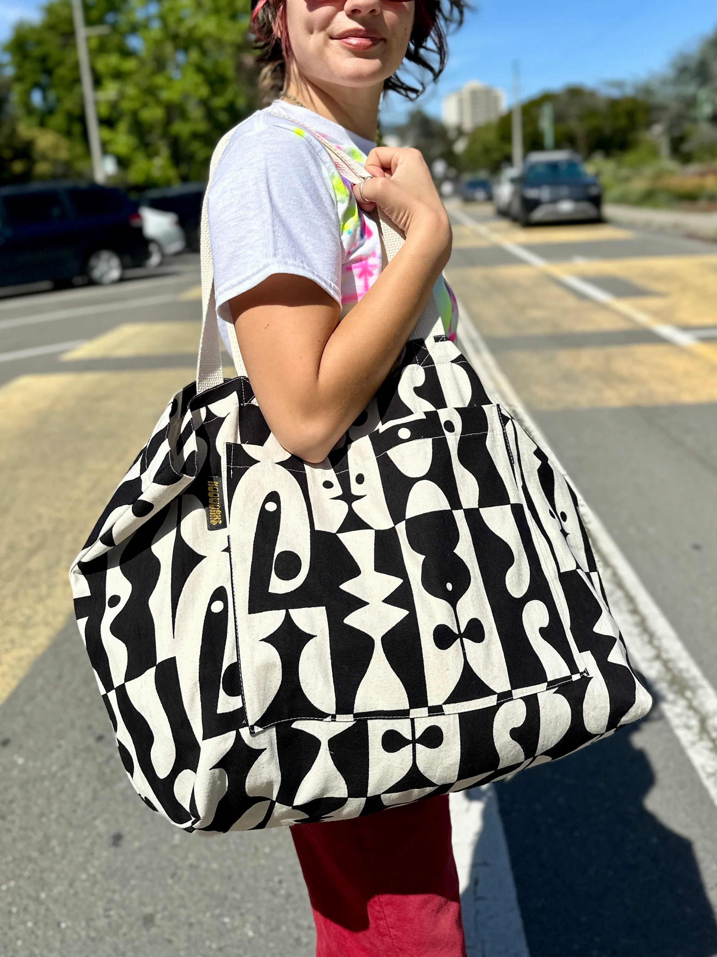 Mega Tote Illusions - Image 2