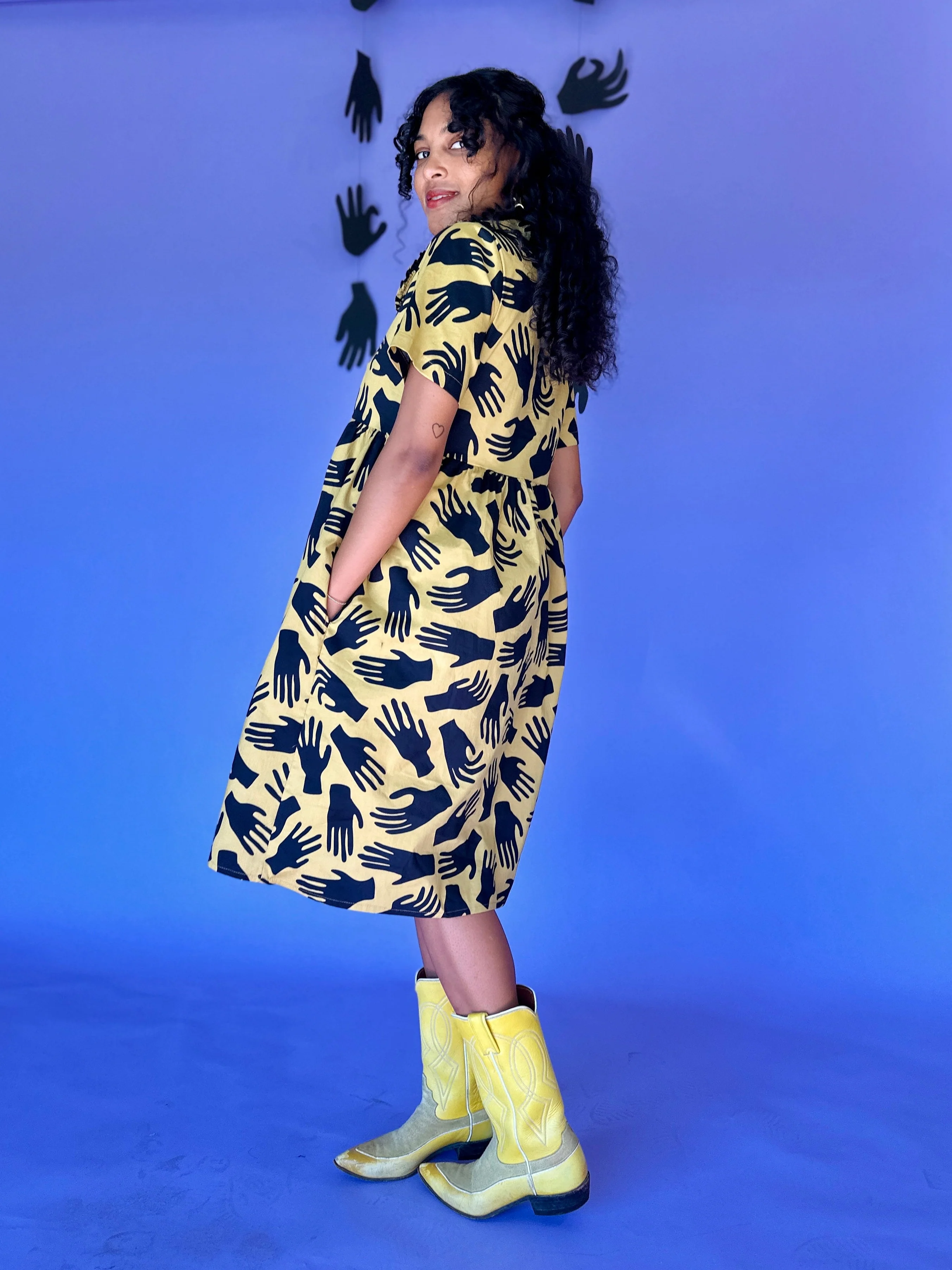 Zoey Hands - Image 4